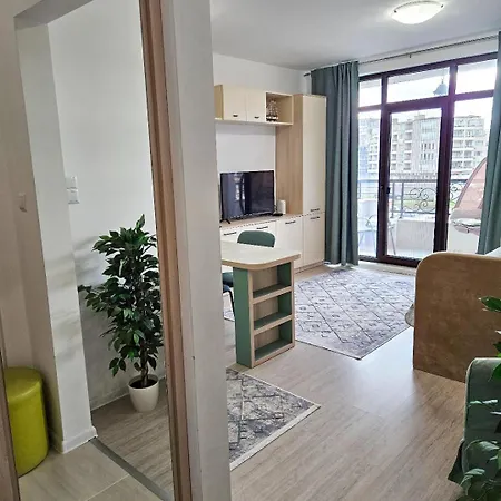 Four Seasons Апартаменты *